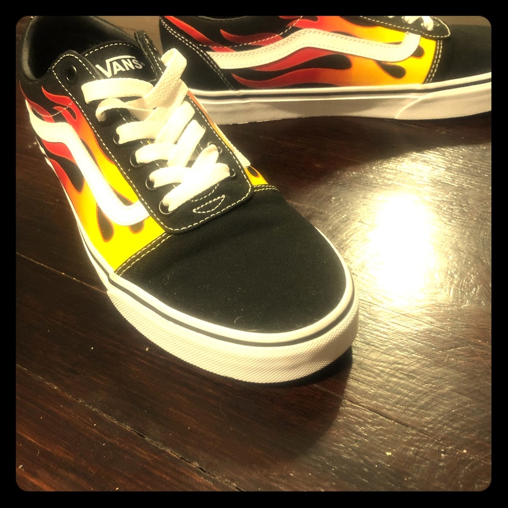 Nwt- Vans ‘Flame old Skool’ Men’s size 9